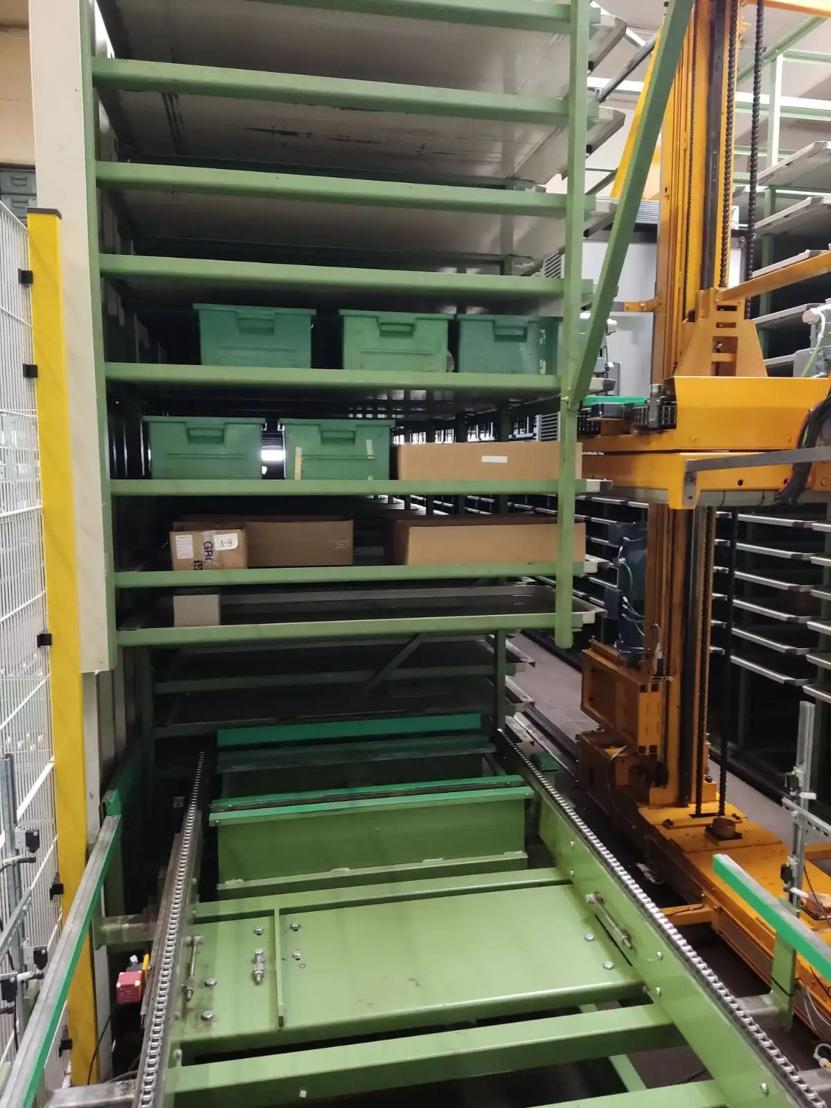 Automated compact warehouse with stacker crane and tray shelves