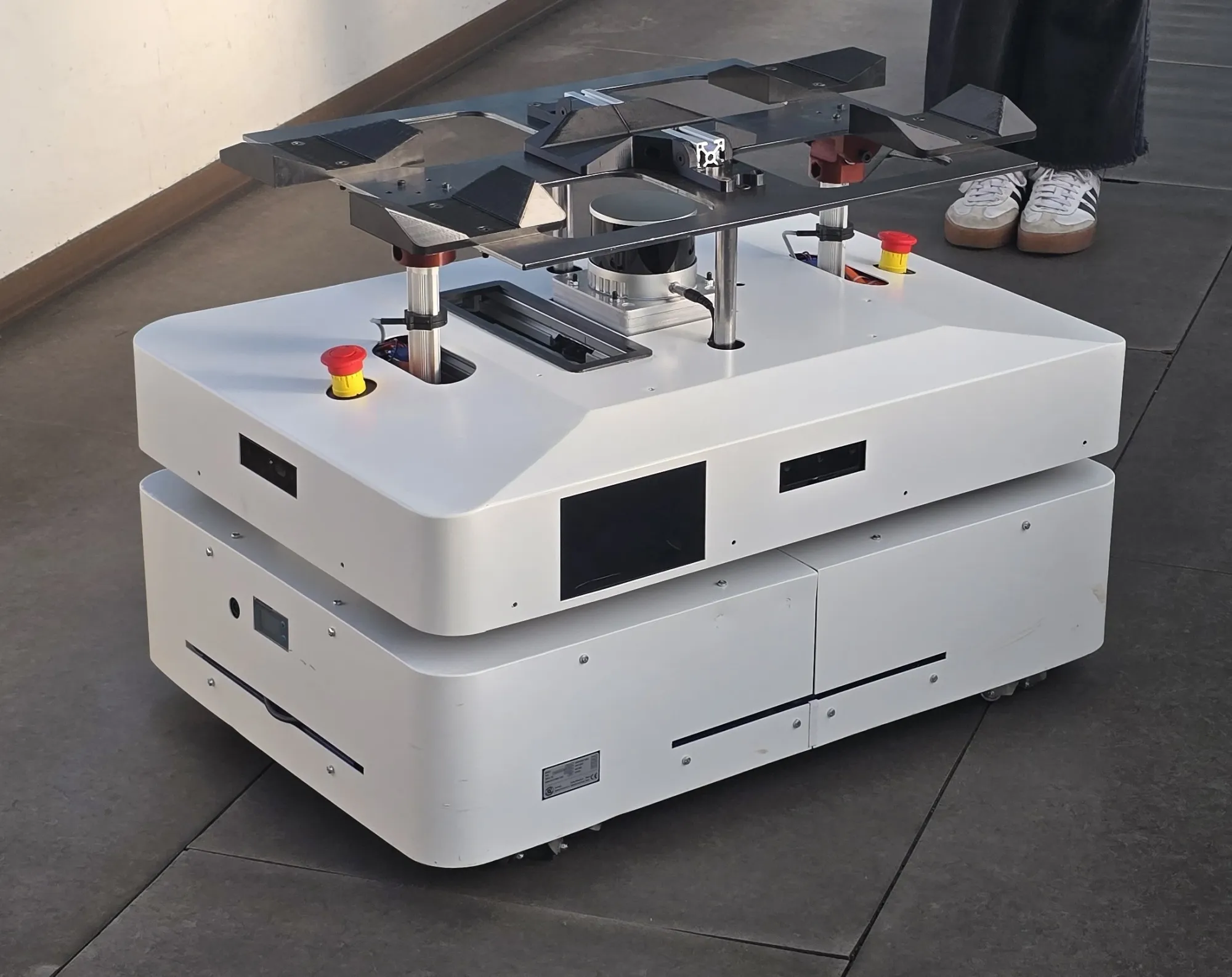 Groschopp autonomous mobile robot with lidar and tray carrier